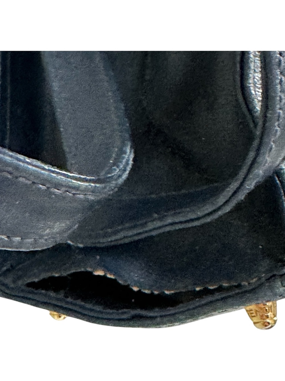Vintage Leather navy blue bag from the 1970’s gold hardware. - Picture 13 of 15